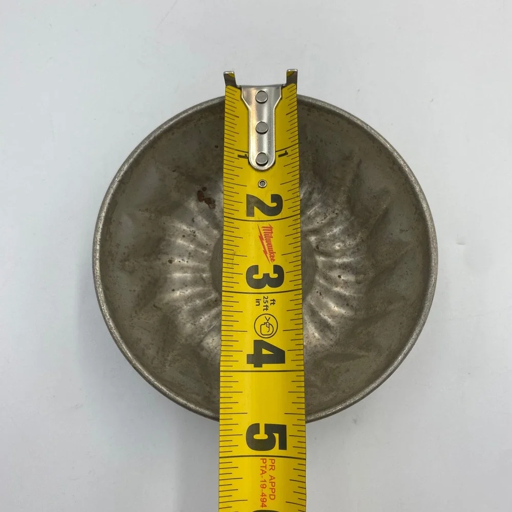 Vintage Mini Fluted Metal Gelatin Mold Bundt Cake Pan 4.5 Inch Silver Tin Swirl‎